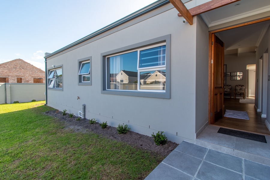 3 Bedroom Property for Sale in Sandbaai Western Cape